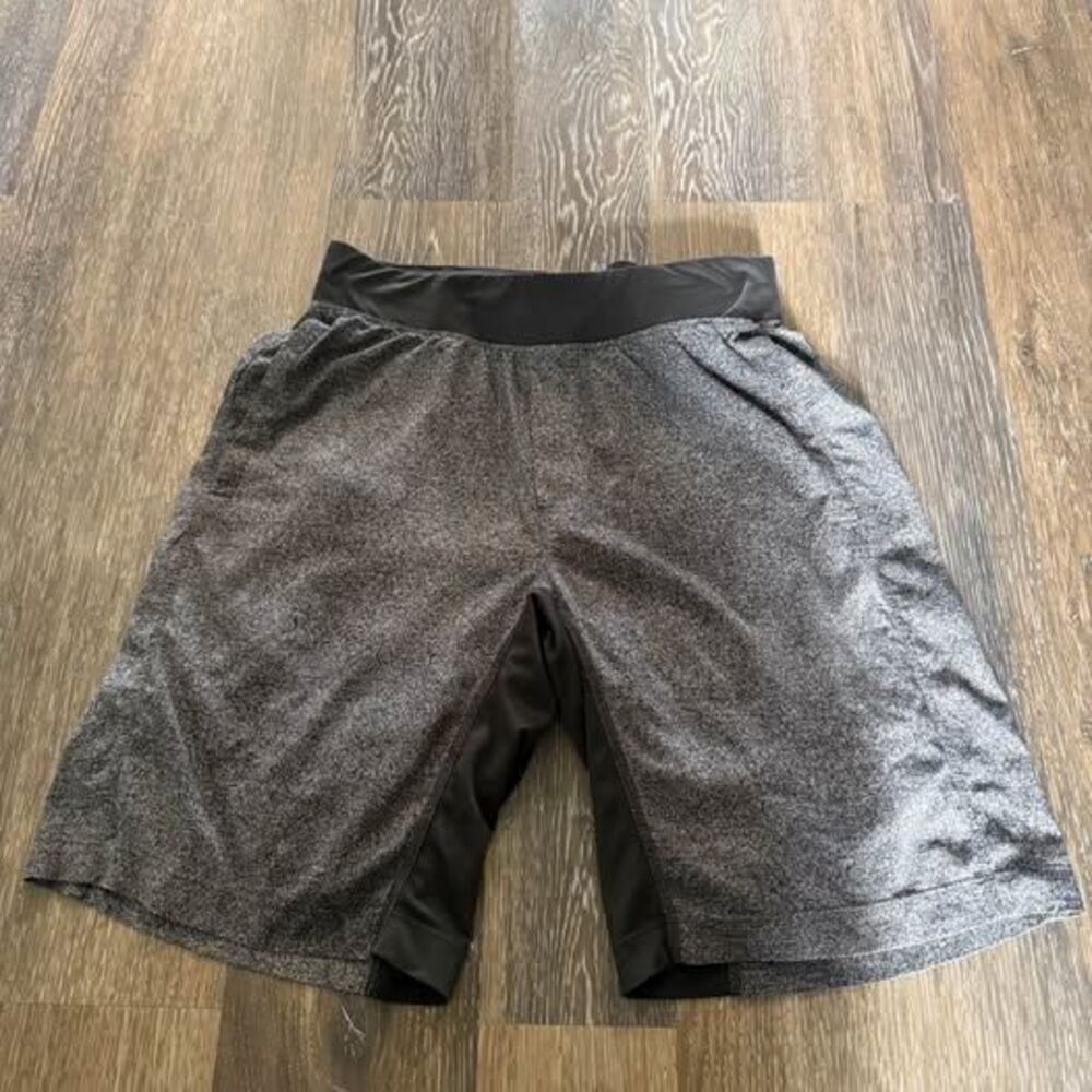 Lululemon Athletic Shorts small men’s with liner